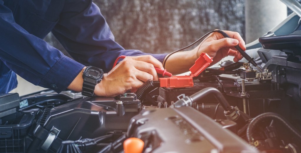 Проверка аккумулятора автомобиля Проверка аккумулятора автомобиля