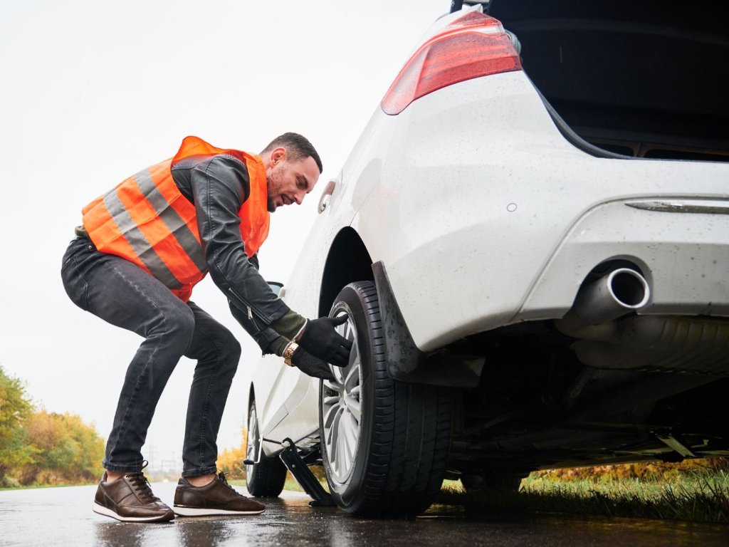 Набор для ремонта шин или герметик.jpg